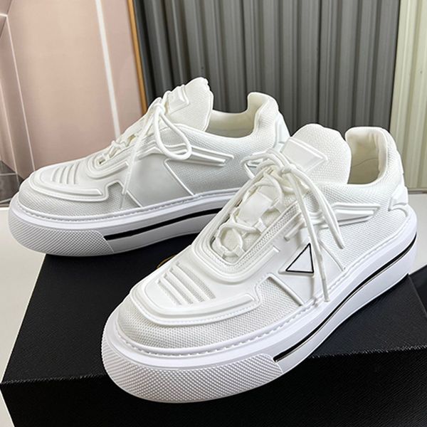 Designer Mens Platform Casual Shoes Couro Mens Sports Shoes Triangle Signature Luxo Retro Outdoor Tablet Preto e Branco Mens Outdoor Sports Shoes