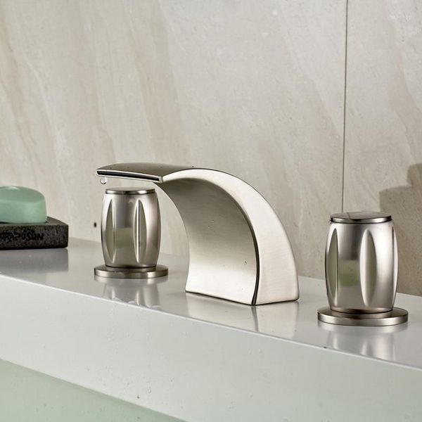 Banyo Lavabo Muslukları LED Şelale Museti Krom Soğuk Su Mikseri Maketleri 3 Delik Çift Saplı Küvet Hortum