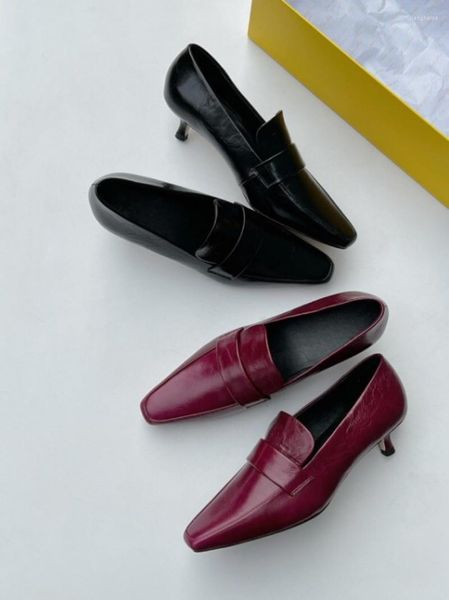 Scarpe eleganti 2023 Décolleté testurizzati con tacco basso in pelle semplice primavera Gattino a punta quadrata bordeaux retrò francese