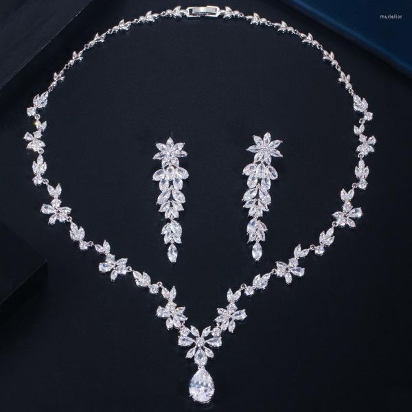 Collana Orecchini Set Brillante lusso Zircone cubico Costume da festa Accessori per abiti da sposa Gioielli color argento