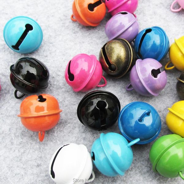 Collari 100pcs/Lot Sugar Colours Bells per cani da compagnia Cute Piccole campane suonarie per cani e gatti all'ingrosso