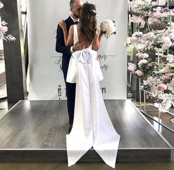 Abito da sposa corto in raso 2023 con fiocco staccabile con strascico scollo a V senza schienale sopra il ginocchio Mini abiti da sposa Abiti da sposa Robe De Mariee