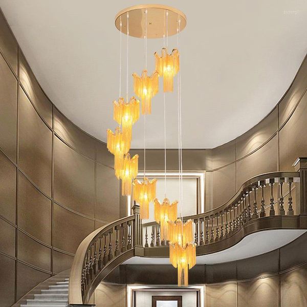 Pendelleuchten, Treppenlampe, langer Kronleuchter, Wohnzimmer, hängend, modern, minimalistisch, Villa, Dachgeschoss, Treppe, schmiedeeiserne Kettenbeleuchtung