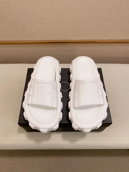 Chinelos sapatos de couro real designer de fábrica sandálias de sola grossa macias sandálias masculinas verão clássico lendário praia sapatilhas 38-44 com caixa
