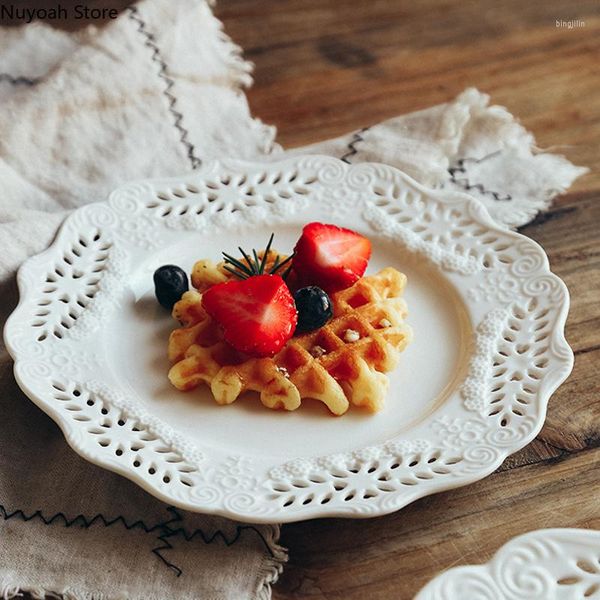 Пластины европейская ретро из тисненой керамическая тарелка полость цветочные кружевные фруктовые десерт ужин гостиная.