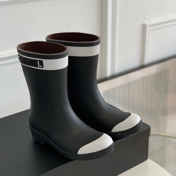 Fransa Tasarımcı Kadınlar İçin Yağmur Botları Klasik Kauçuk Sole Su Geçirmez Açık Dış Mekan Günlük Ayakkabı Lüksler Bayanlar Pembe Kızlar Topuklu Çabuk Ayakkabıları Toz Çantası