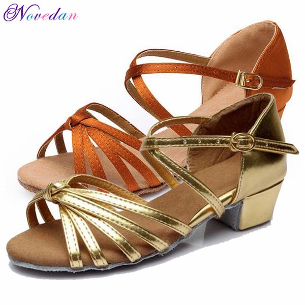 Sandalen Rabatt Großhandel Mädchen Kinder Kinder Ballsaal Tango Salsa Latin Dance Schuhe Satin Cuban Low Heel Schuhe 17 Farben 230605