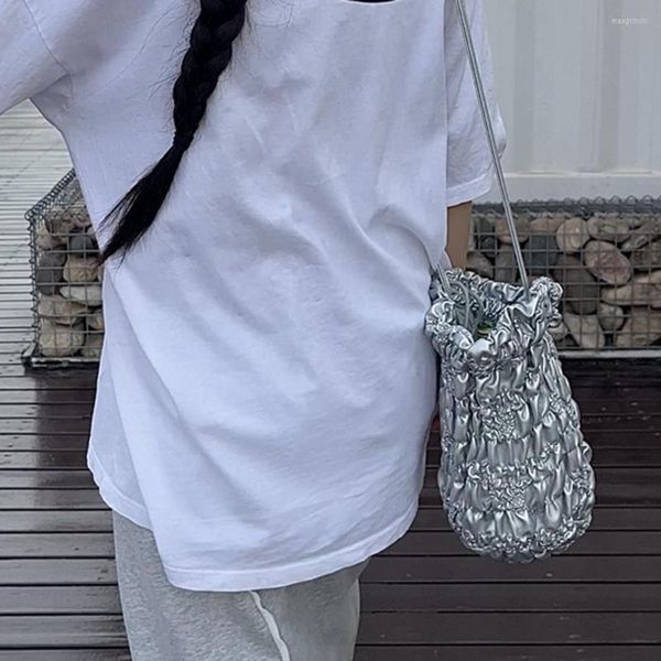 Borse da sera Secchiello da donna in pelle PU Borsa da ascella piccola plissettata argento Moda Borsa da donna con coulisse portatile semplice e casual