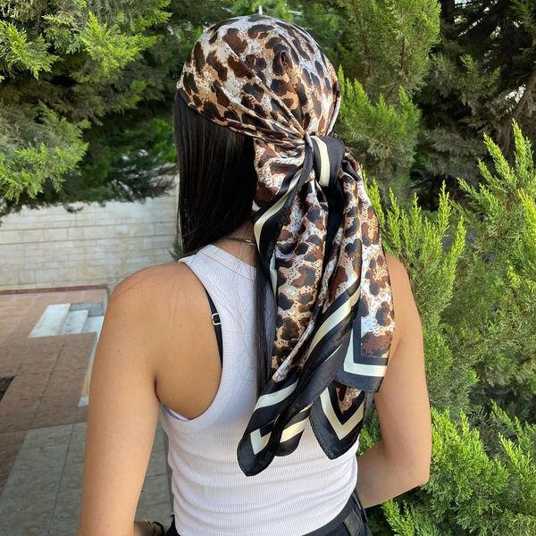 Sarongs Sciarpa di seta e involucro per designer di lusso di marca Fazzoletto per collo TestaSciarpe per capelli Bandana Fazzoletto 90X90CM Foulard 230605