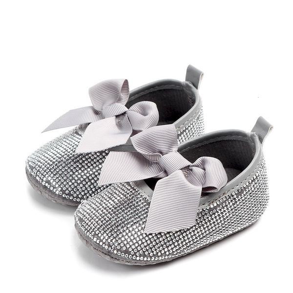 First Walkers Brand Silver Baby Girls Dress Sapatos Nascido Pearl Drill Soft Sole Criandler Sapatos Princess Sapatos Infantil Primeiros Caminhantes 230606