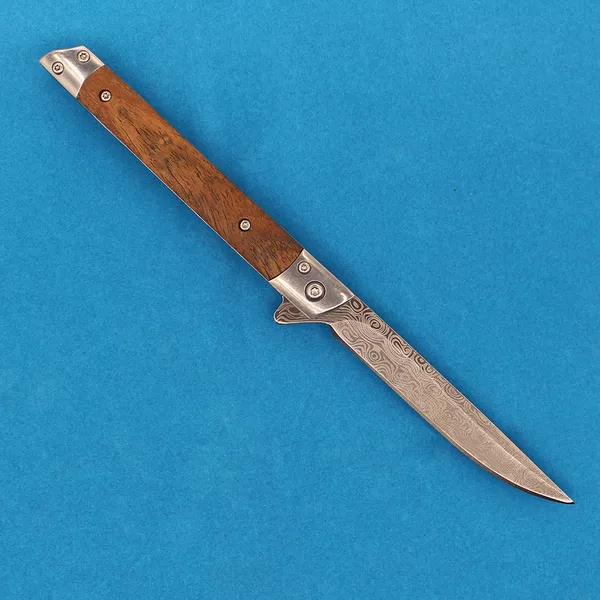 Alta qualità A2367 Coltello pieghevole Flipper 3Cr13Mov Modello laser Drop Point Lama Legno / Lamiera d'acciaio Manico Cuscinetto a sfera Coltelli tascabili EDC ad apertura rapida con fodero in pelle