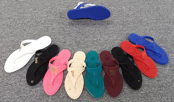 Flip-Flops weiblich Großhandel Niet Schuhe Metall Schnalle Kopf Strand Hausschuhe Hausschuhe