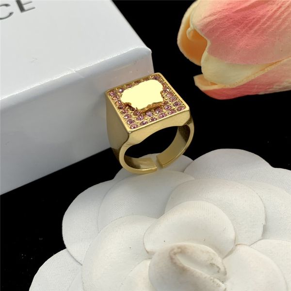 Anello di design di lusso per uomo da donna di alta qualità placcato in oro 18 carati con lettera di marca anelli a fascia gioielli da sposa maschili per perle di design femminile