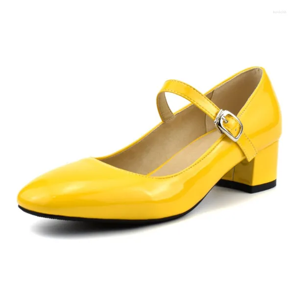 Отсуть туфли Леди Элегантная пряжка ремней с низким каблуком насосы квадратные носки патентные кожа мокасины для конфет с конфеткой желтый королевский синий 48 29 см
