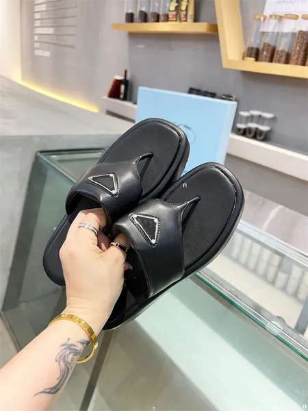 Designer dicke Sohle Keile Flip Flops für Frauen 2023 Sommer luxuriöse Clip Plattform Sandalen Frau rutschfeste Strand Hausschuhe Mädchen Outdoor Rutschen