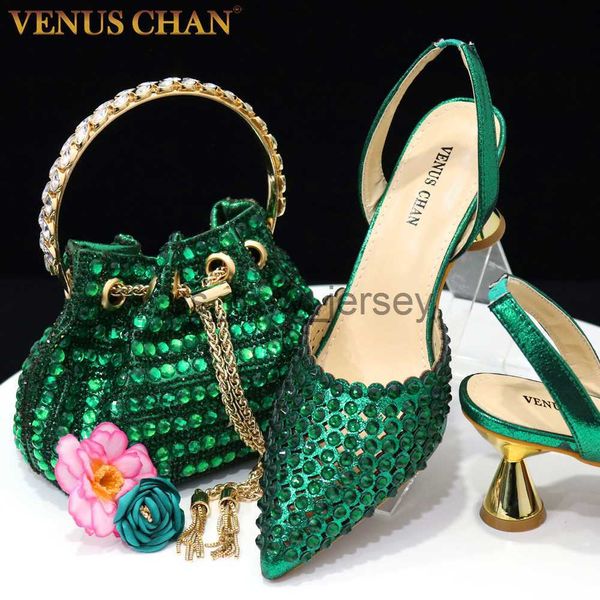 Sandali Venus Chan Tacchi alti per Lady 2023 Designer di lusso Colore verde Diamante pieno Scarpe da sposa a punta e set di borse per la festa J230608