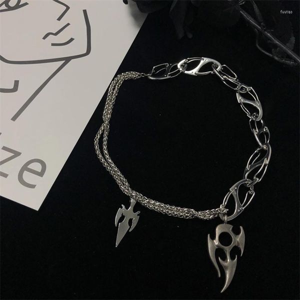 Collane con ciondolo Cool Flame Symbol Collana in metallo per donna Ragazza Fashion Rock Punk Freccette Forma Choker Statement Jewelry 2023