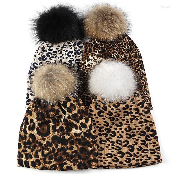 Berets Frauen Casual Beanie Caps Herbst Winter Warme Mützen Weibliche Mode Skullies Hüte Leopard Print Mit Echt Waschbär Fell Pompon