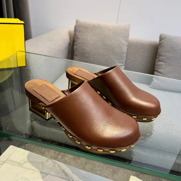 Baguette Show-Hausschuhe, Clogs, Mules, Holzplattform, klobige Blockabsätze, mittelhohe Absätze, echtes Leder, Slip-on-Schuhe mit geschlossenen Zehen, Schuhe mit Absatz für Damen, Luxusdesigner, Fabrikschuhe