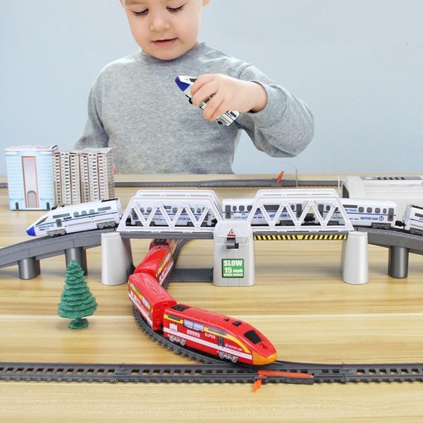 ElectricRC CAR Electric Train Высокоскоростной модель железнодорожного пути Harmony Rail Toy Combort Diy Set Children Grossion Gift для мальчика 230607
