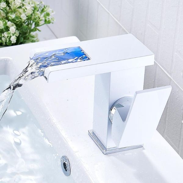 Banyo Lavabo muslukları LED havza musluk sıcaklık sensörü renkleri değişir Soğuk su mikseri musluk şelalesi tek sap