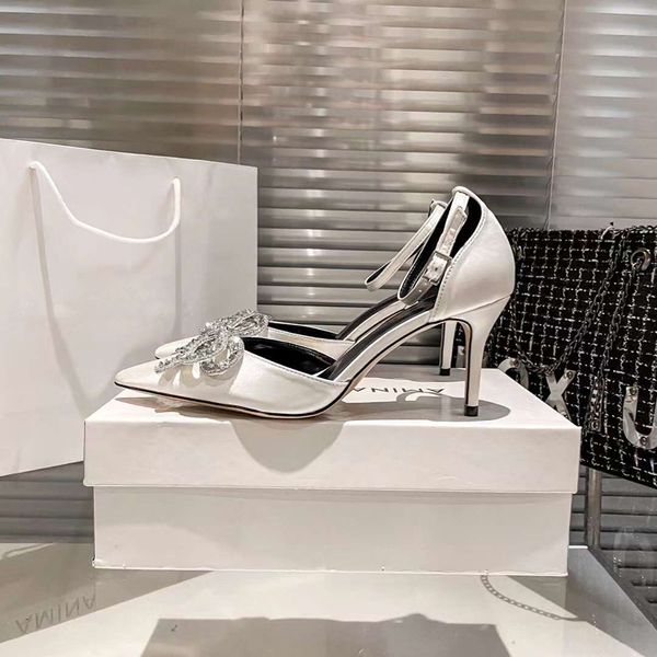 Moda kadın sandalet pompalar ünlü rosie 80 mm İtalya hassas beyaz siyah sivri ayak parmağı clare sling inci bowknot dekorasyon gece elbise yüksek topuklu sandal kutusu eu 34-42