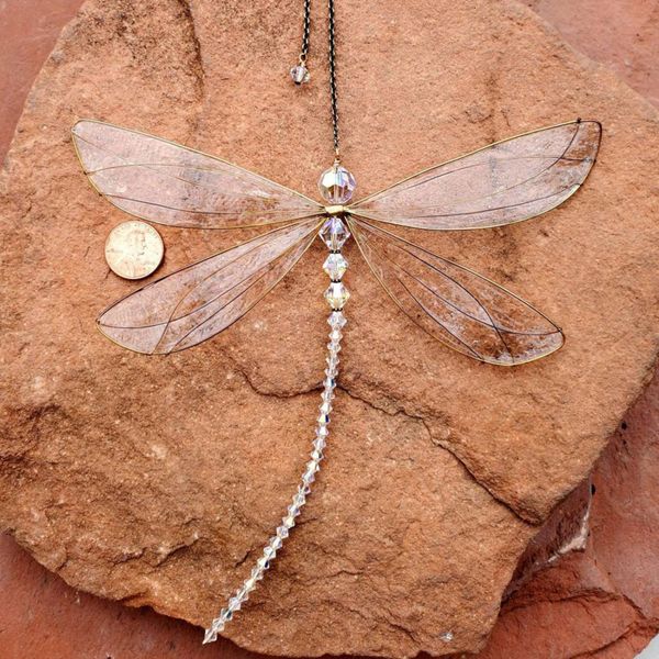 Decorazioni da giardino Dragonfly Crystal Window Hanging Decor Sun Catcher Ala in metallo Campana a vento trasparente per patio Prato Matrimonio Wall 230607