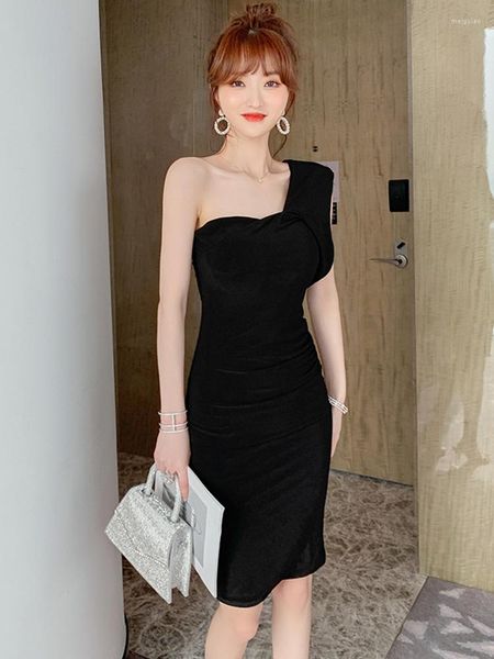 Abiti casual 2023 Fashion Sexy Chic Sundress Nero senza spalline Sing Shoulder Folds Bodycon Mini Dress Abiti da festa Party Club Lady