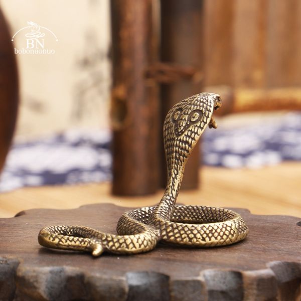 Oggetti decorativi Figurine Bronzo antico boa Serpente Statua Figurine in miniatura Rame Zodiaco Animale Decorazioni da scrivania Ornamenti per animali domestici Artigianato in ottone 230608