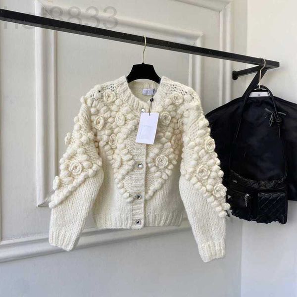 Kadın Sweaters Designer 23SS En İyi Kadın Süveter, Üç Boyutlu El Tığ işi Hırdi Üst Düzeyli Sonbahar ve Kış ayında En Kaliteli Bayanlar Ceketi XFEW