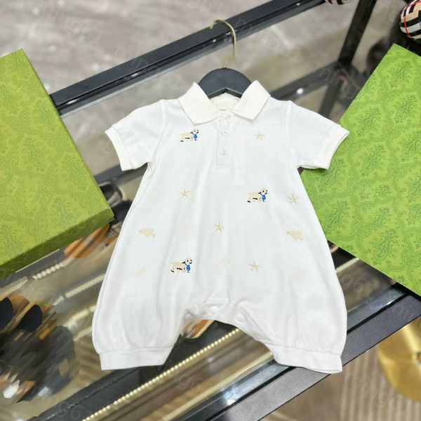 23SS YENİ Bebek Giysileri Yenidoğan Onesie Tasarımcı Bebek Giysileri Yoklu Pentagram Köpek Yağlı Bir Ok Kalp Logosu Nakış Kısa Kollu Onesie Yenidoğan Giysileri