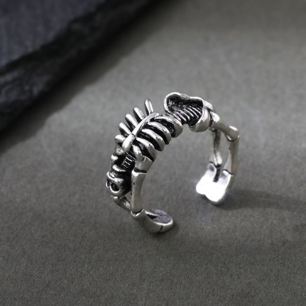 Cluster Rings Vintage Skull Bones Men Abertura Ajustável Punk Evil Ring Joias Anime Retro Hip Hop Halloween Party Gifts 230608