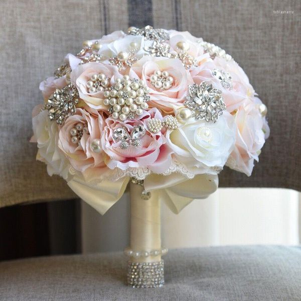 Flores de casamento AYiCuthia Buquês de noiva elegantes personalizados em marfim, pérolas deslumbrantes, cristal frisado