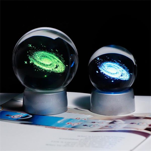 Itens Novidades Miniaturas Via Láctea Galáxia Planeta Bola de Cristal 3D Esfera de Vidro de Quartzo Gravado a Laser Decoração de Casa Presentes 60/80mm