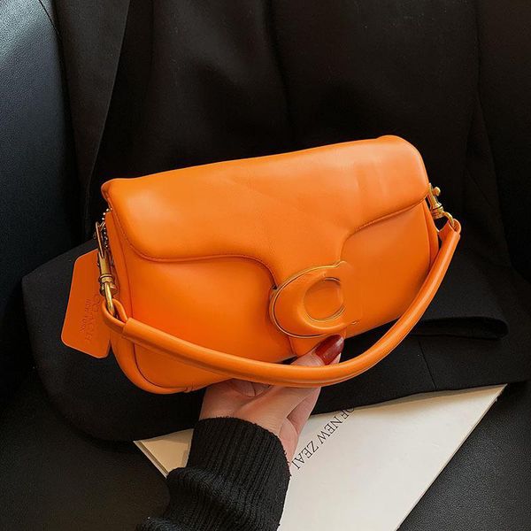 Kadınlar için tekir çantalar moda omuz çantası inek derisi deri malzeme yastık küçük boyutlu saoche basit stil tasarımcı pembe çantalar metal donanım aksesuarları XB051 E23