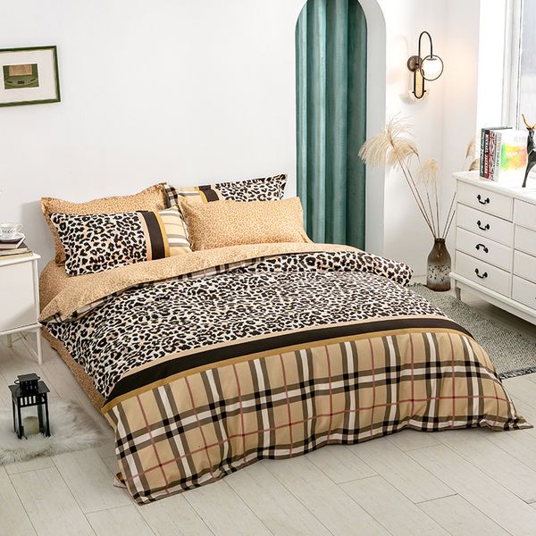 Conjuntos de cama de luxo Leopard Lattice Print Home Sets Capa de edredon roupa de cama Fronha Lençol plano King Queen Full Twin 4pcs 230609