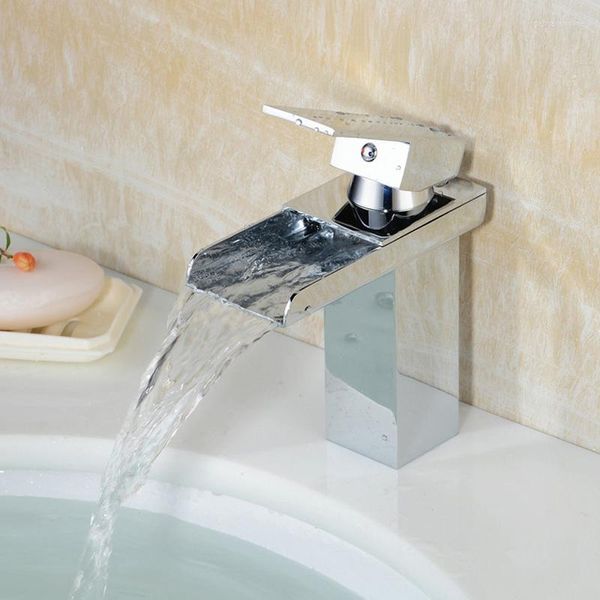 Rubinetti della cucina 1Pcs Rubinetto monocomando Lavello a cascata non tossico Rubinetti per lavabo in ottone Miscelatore per bagno