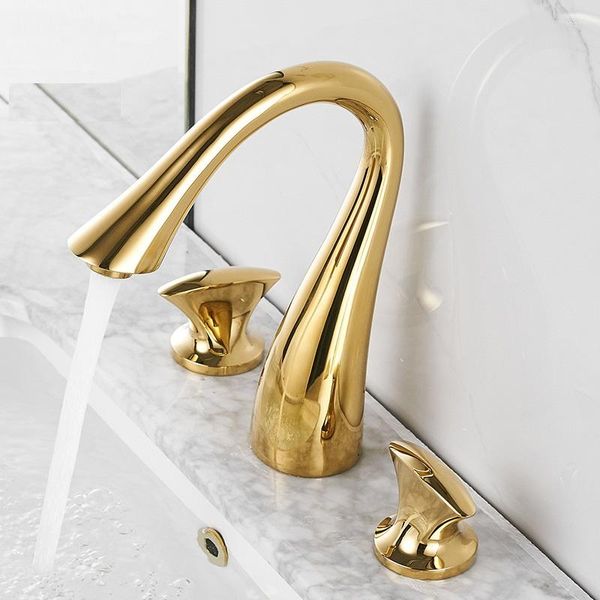 Rubinetti per lavabo da bagno Rubinetto per lavabo in ottone placcato oro Rubinetto per acqua fredda a 3 fori con doppia maniglia Set di rubinetti a forma di collo di cigno europeo