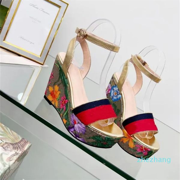 2023-Designer-Keilsandalen, Plateausandalen, Designer-Schuhe, High Heels mit Blumen, grünen Streifen, Hochzeitskleid-Schuhe, Top-Qualität