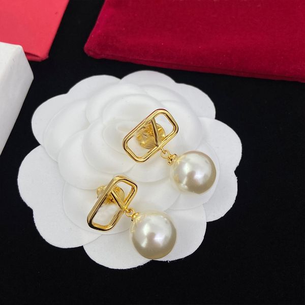 wholesale Orecchini di perle di design di alta qualità Orecchini di perle da donna Orecchini di cristallo oro di lusso Doppia V Ciondoli in argento sterling 925 Gioielli Classico di fascia alta