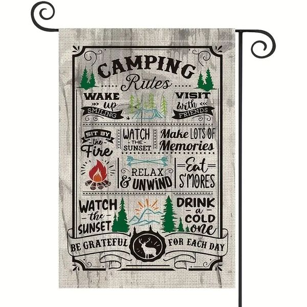 1pc 12x18 pollici Suggerimenti per le regole del campeggio Slogan Bandiera da giardino Verticale Double Sided Deer Tree Rustic Camper Holiday Relax Flag Yard Decorazione esterna (senza supporto metallico)