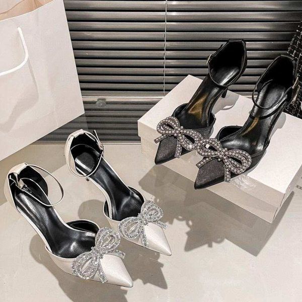 Bow Rhinestone Sandals Lüks Kadın Tasarımcı Ayakkabı Dantel-Up Toka Platform Ayakkabı Yeni Seksi Sivri Topuklar Yaz Moda Ayakkabı Ayakkabı Açık Flash Elmas Parti Ayakkabıları