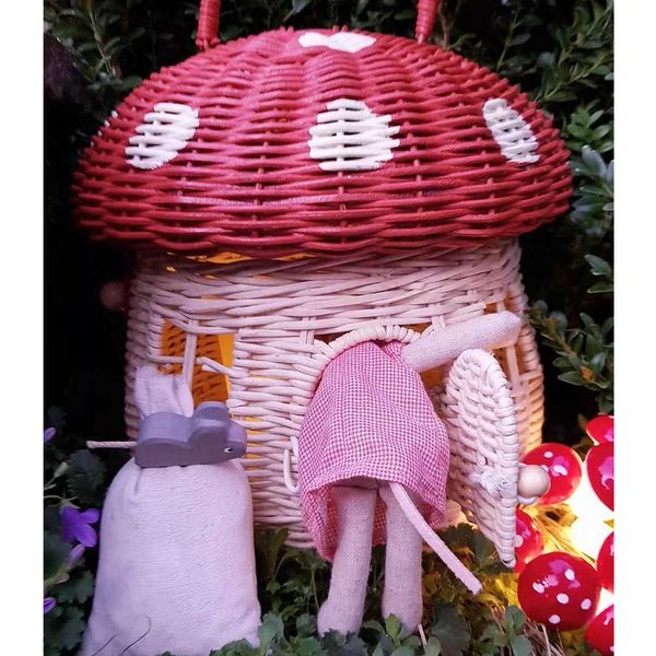 Totes Cute Mushroom Rattan Bag Bohemian Wicker Straw Borse e borsette Borse da spiaggia tessute fatte a mano per le donne Borsa a secchiello Tote Clutch