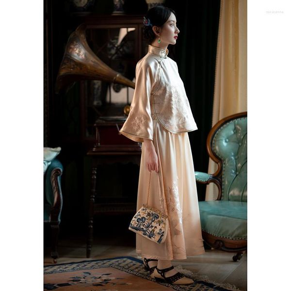 Ethnische Kleidung, elegantes Satin, Beige, handgefertigte Knöpfe, Bambus-Stickerei, Qipao-Bluse, Hosenrock, chinesischer traditioneller Tang-Anzug für Damen