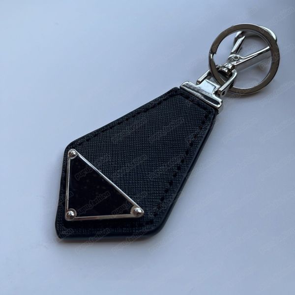 Unisex tasarımcılar siyah anahtar zincirleri aksesuarlar p anahtarlıklar mektup p lüks desen araba anahtarlık takı mücevherleri Anahtar çantalar için kordonlar 2306122bf