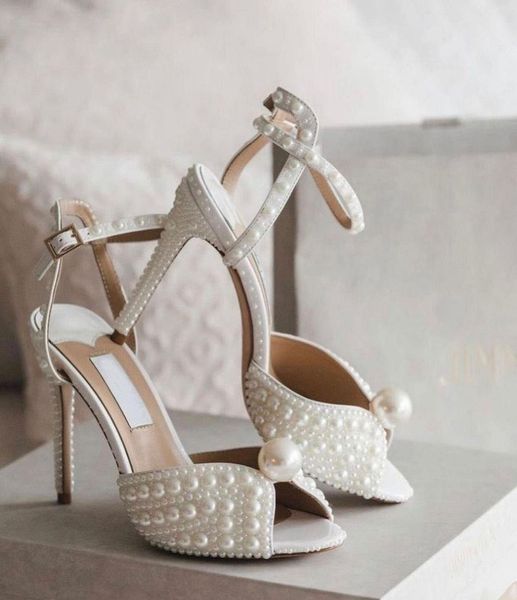 Eleganti scarpe da sposa da sposa Sacora Sandali da donna Perle bianche Pelle Marchi di lusso Tacchi alti Scarpe da passeggio da donna dhgate Scatola originale EU35-43