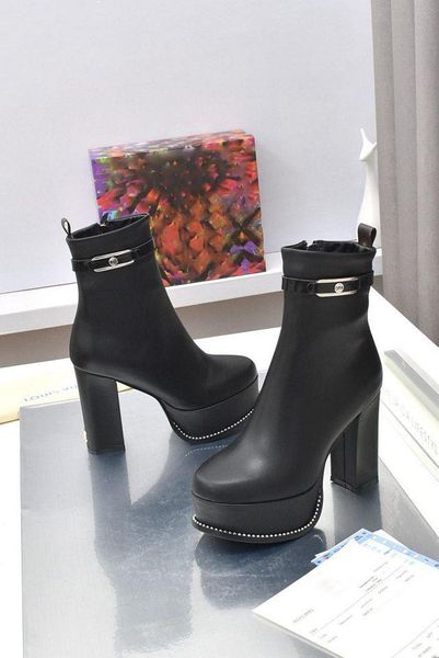 2023 Explosion Women Aankle Boot Shoes Booties Fame Chunky Platform Luxury Designer Couro Preto Salto Grosso Martin Boots Top Calfskin Zip H