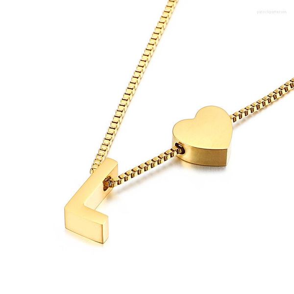 Collane con ciondolo Collana con lettera iniziale a forma di cuore color oro 26 Alfabeto F M C R Ciondolo per diapositive Accessorio per gioielli girocollo da donna Commercio all'ingrosso