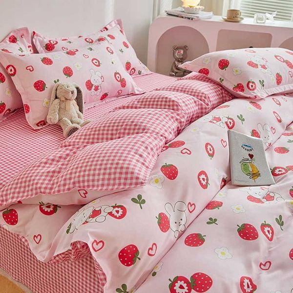 Set di biancheria da letto Set di biancheria da letto di coniglio dolce con tema fragola Twin Queen Size Copripiumino Lenzuolo piatto Poliestere Ragazzi Ragazze Biancheria da letto Z0612