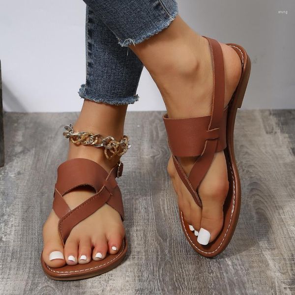Sandálias sapatos femininos à venda 2023 tanga feminina verão fivela de dedo do pé aberta cor sólida praia senhoras casuais planas